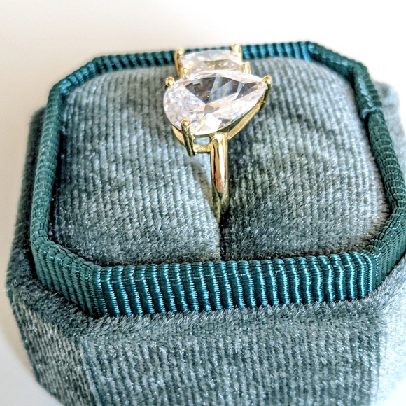 Toi Et Moi Ring Princess & Pear Cut Cubic Zirconia With Velvet Jewelry Box - Picture 8 of 17